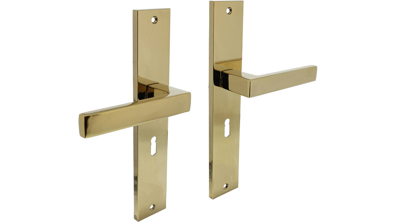 Deurkruk Hera op schild rechthoekig 245x45mm sleutelgat 56mm PVD messingkleur
