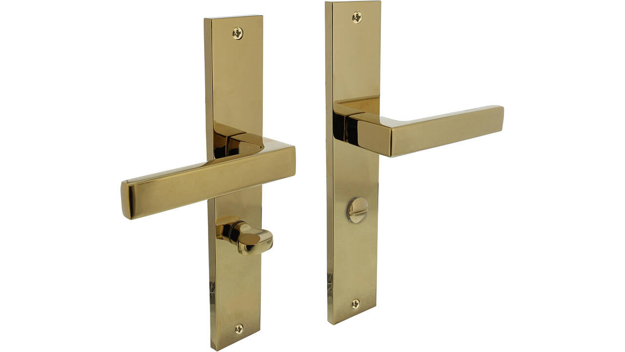 Deurkruk Hera op schild rechthoekig 245x45mm wc 63/8mm PVD messingkleur