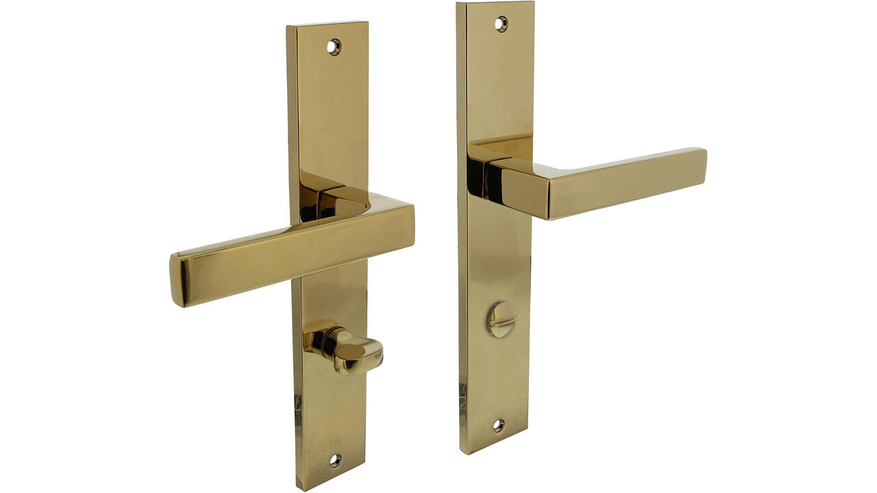Deurkruk Hera op schild rechthoekig 245x45mm wc 78/8mm PVD messingkleur