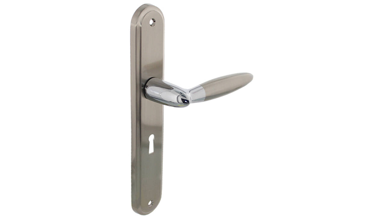 Deurkruk Elen op schild ovaal 242x43mm sleutelgat 56mm chroom/nikkel mat