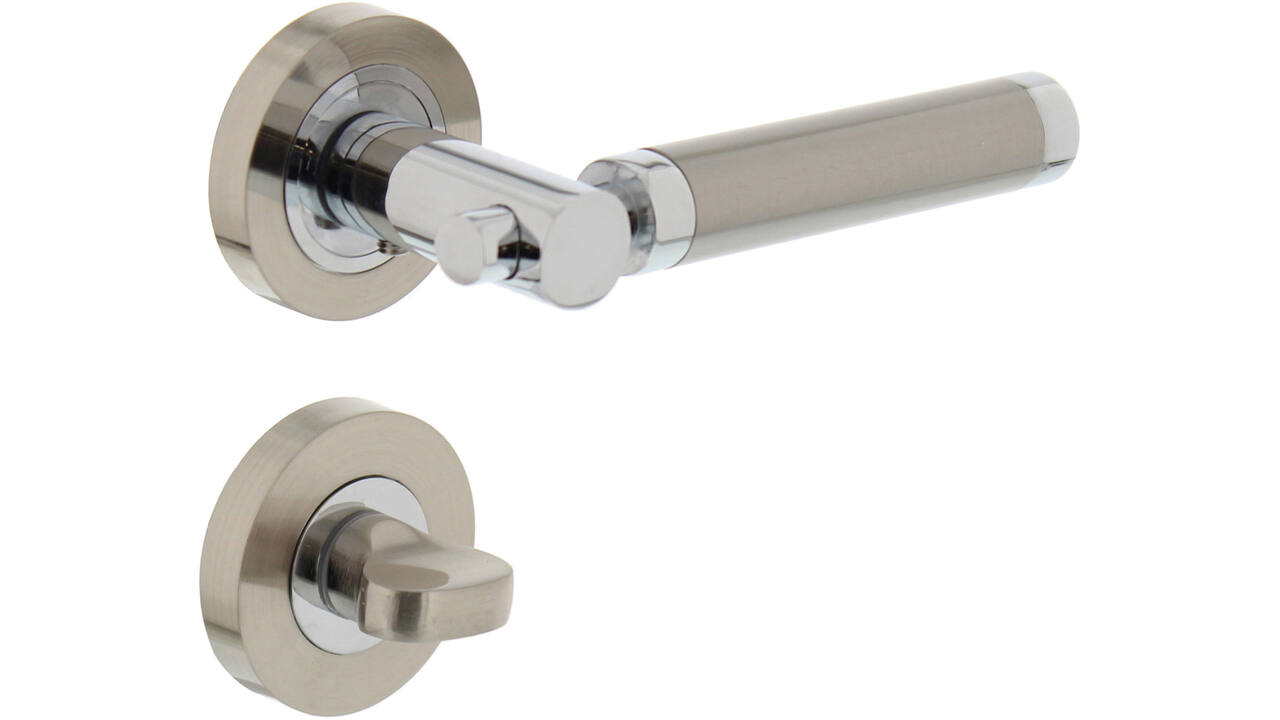 Deurkruk Birgit op rozet verdekt ø52x10mm met nokken en WC-sluiting met stift 8x8mm chroom/nikkel mat