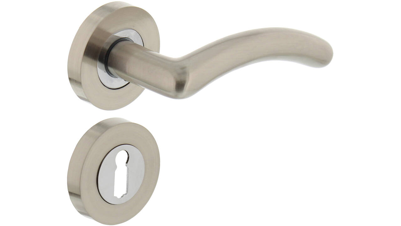Deurkruk Marieke op rozet verdekt ø52x10mm met nokken en sleutelrozetten chroom/nikkel mat