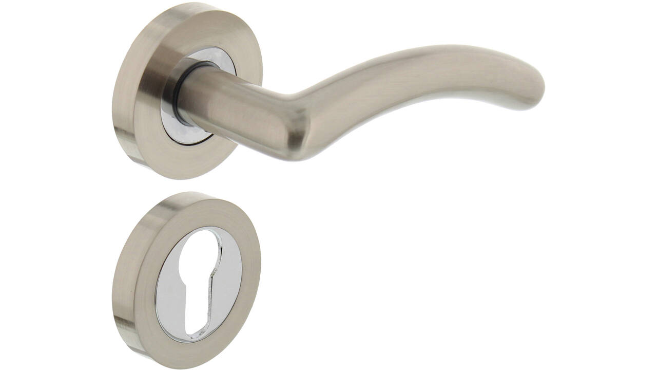 Deurkruk Marieke op rozet verdekt ø52x10mm met nokken en cilinderrozetten chroom/nikkel mat