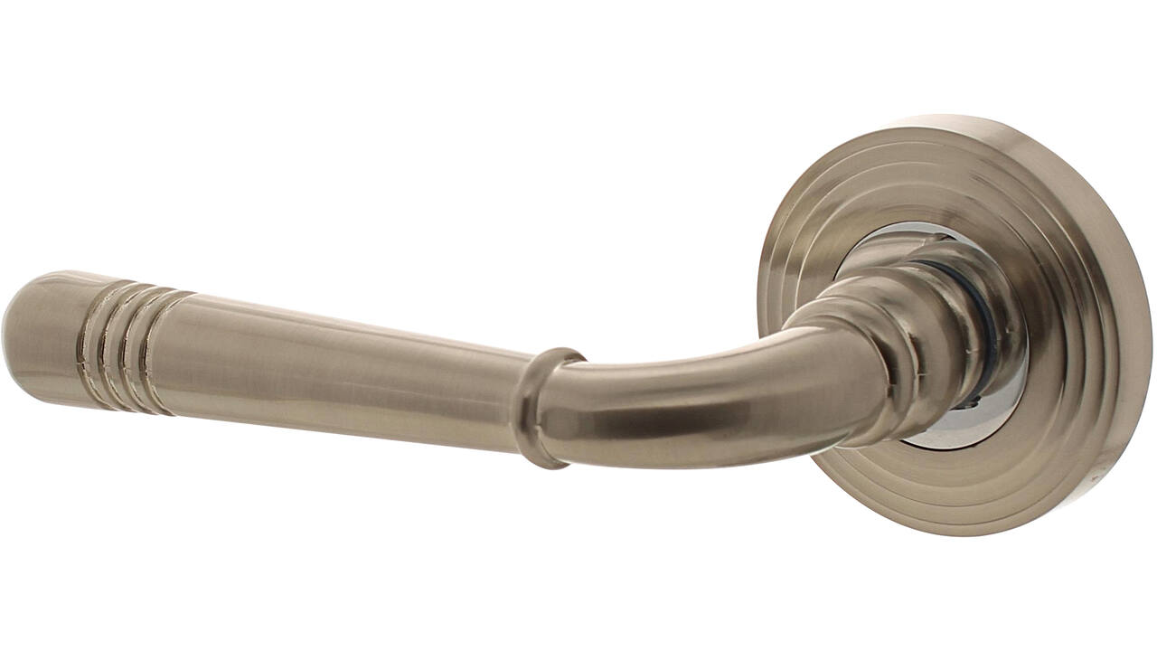 Gatdeel links Helena op rozet verdekt met rillen ø55x10mm met nokken chroom/nikkel mat