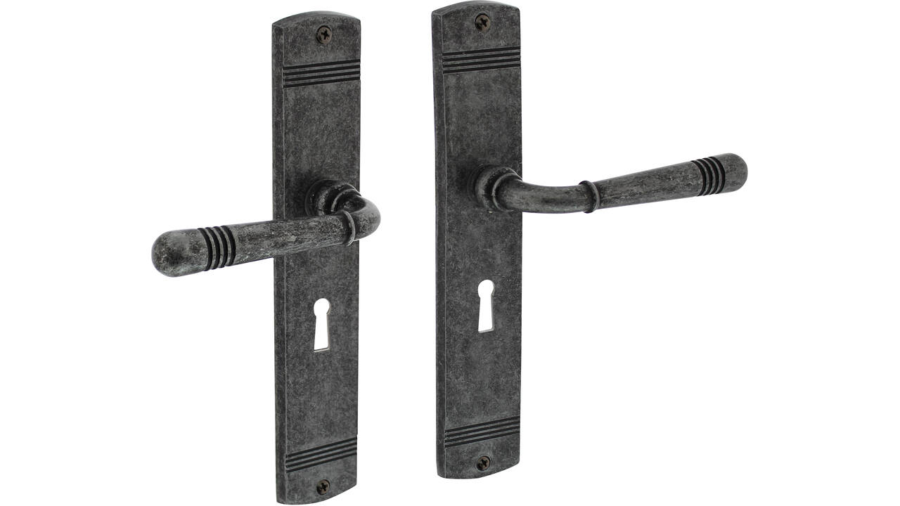 Deurkruk Helena op schild afgerond 235x45mm sleutelgat 56mm oud grijs