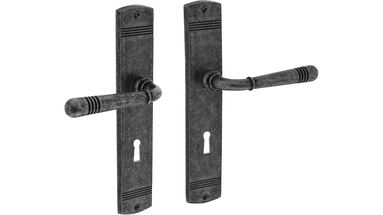 Deurkruk Helena op schild afgerond 235x45mm sleutelgat 72mm oud grijs