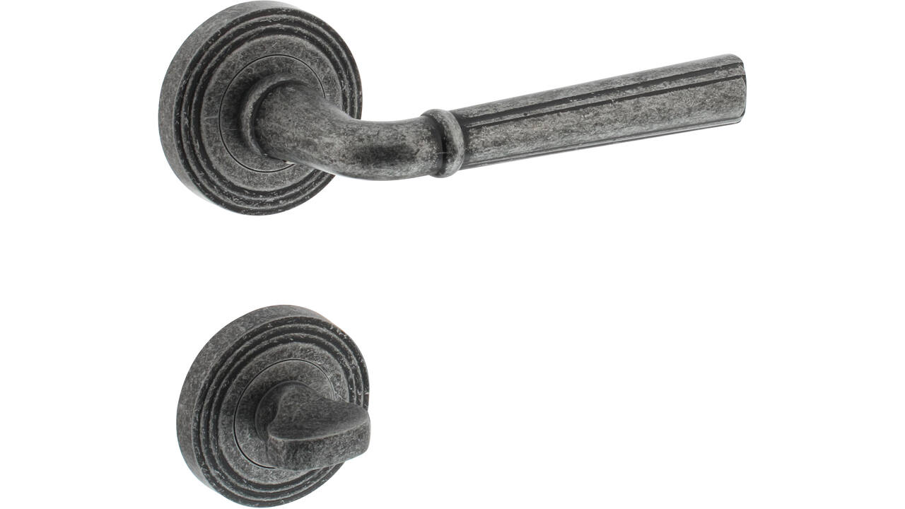 Deurkruk Bellevue op rozet verdekt met rillen ø55x10mm met nokken en WC-sluiting met stift 8x8mm oud grijs