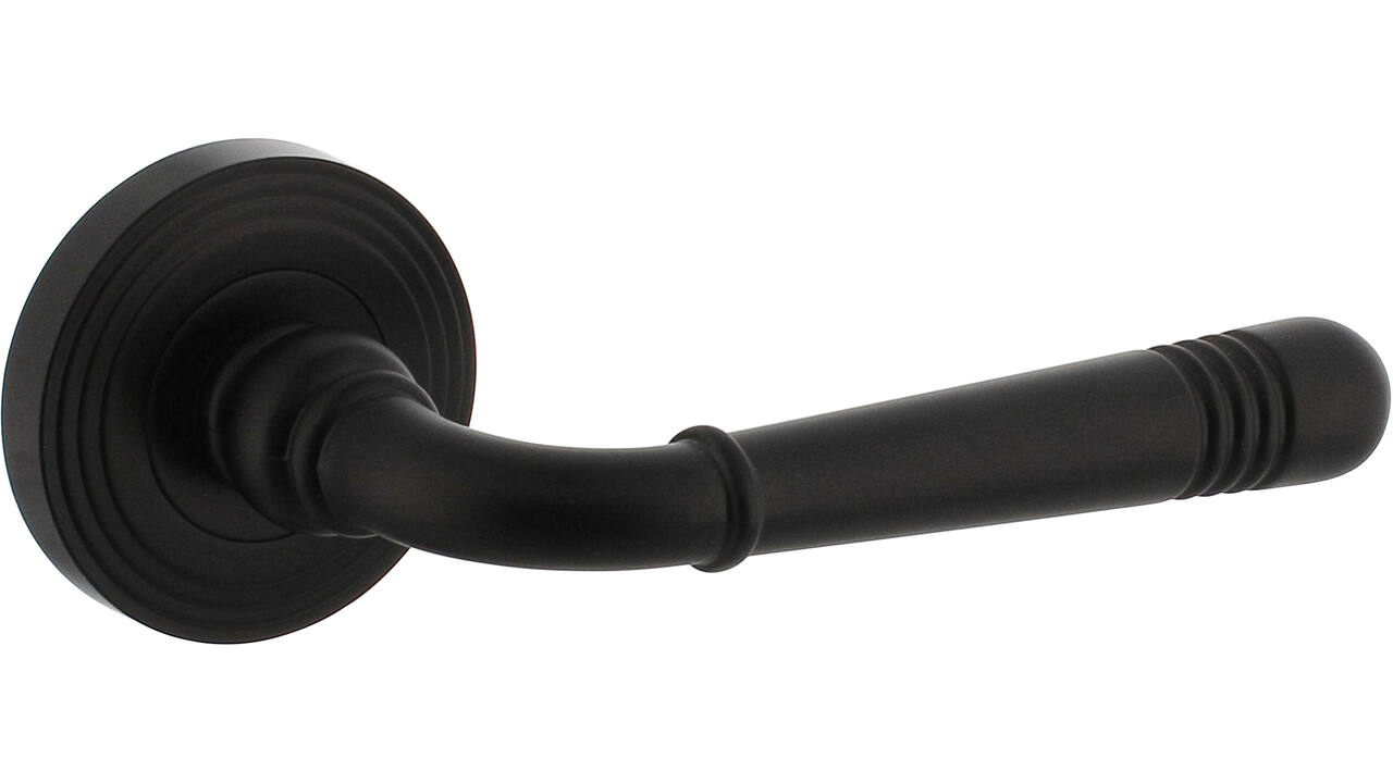 Deurkruk Helena op rozet verdekt met rillen ø55x10mm met nokken zwart