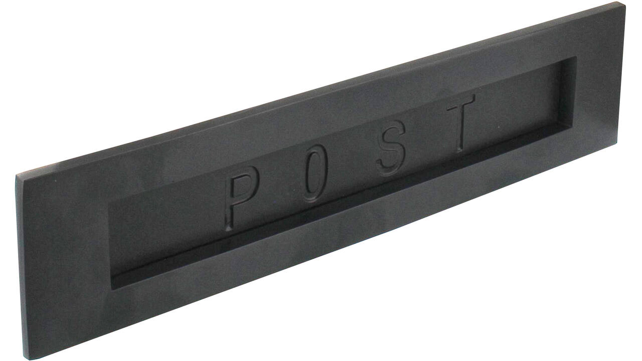 Briefplaat rechthoekig 330x77mm met verende klep binnendraaiend met tekst "POST" zwart