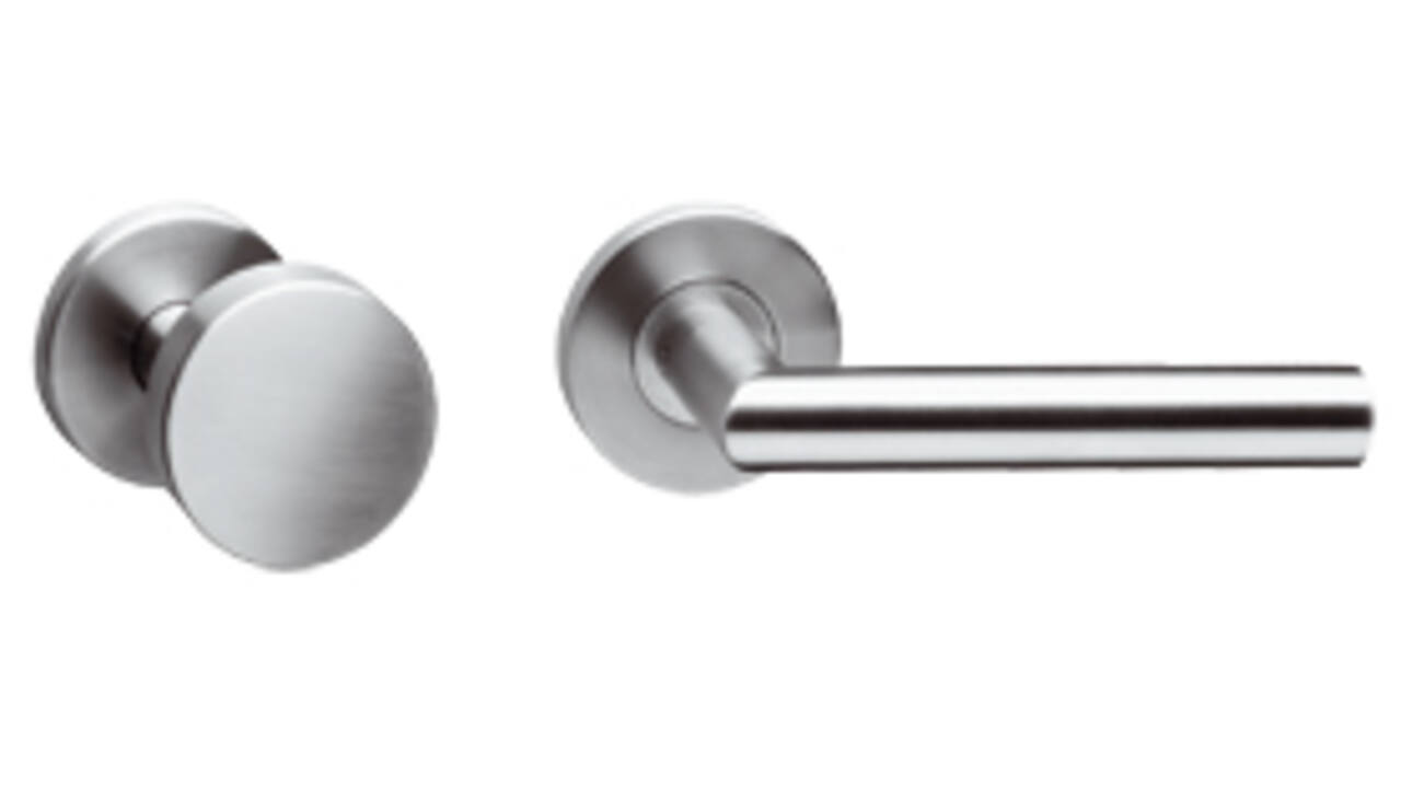 Knop/kruk garnituur rechts Jura op rozet verdekt ø55x8mm en cilinderrozetten rvs