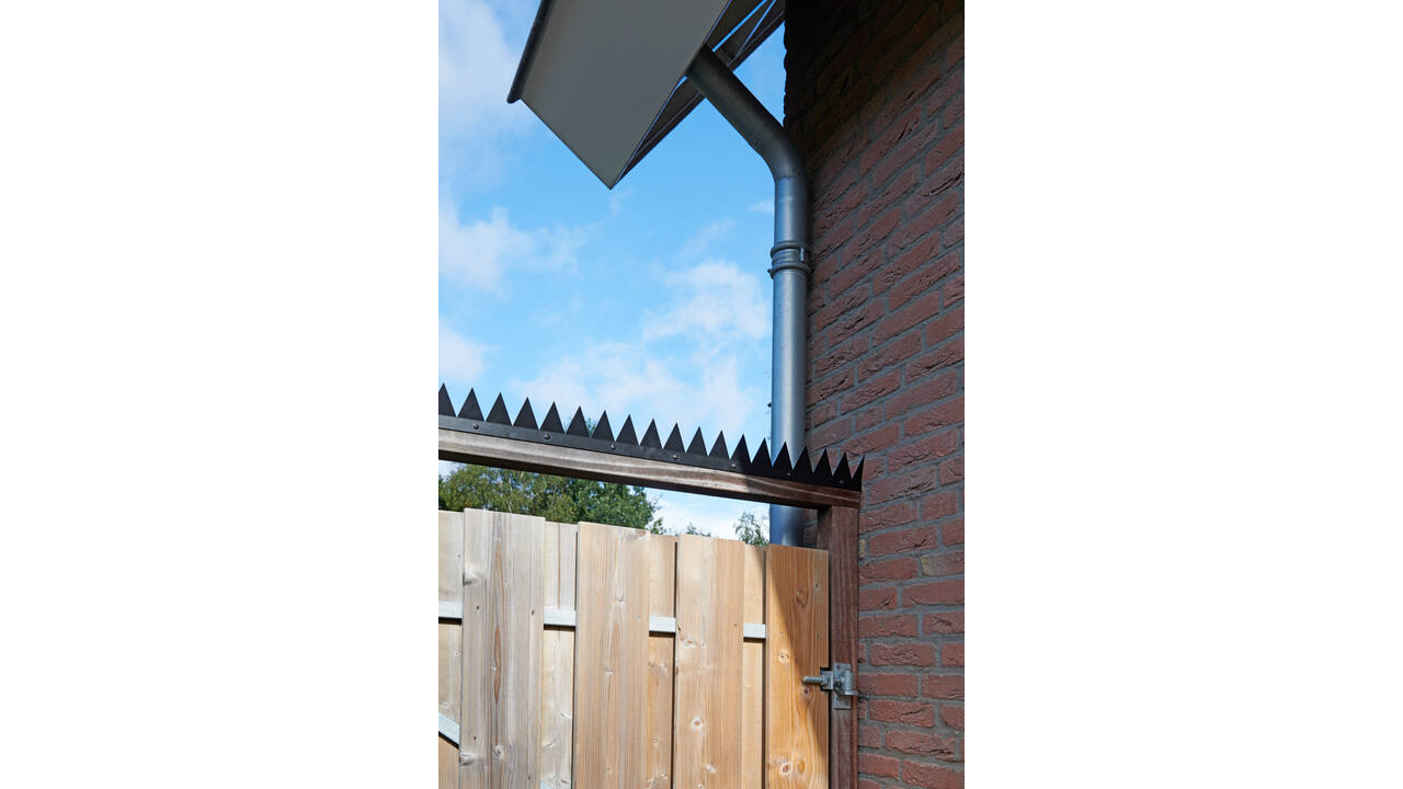 SecuMax Anti-Klimstrip Staal blackline, 100cm, 15 graden (2)