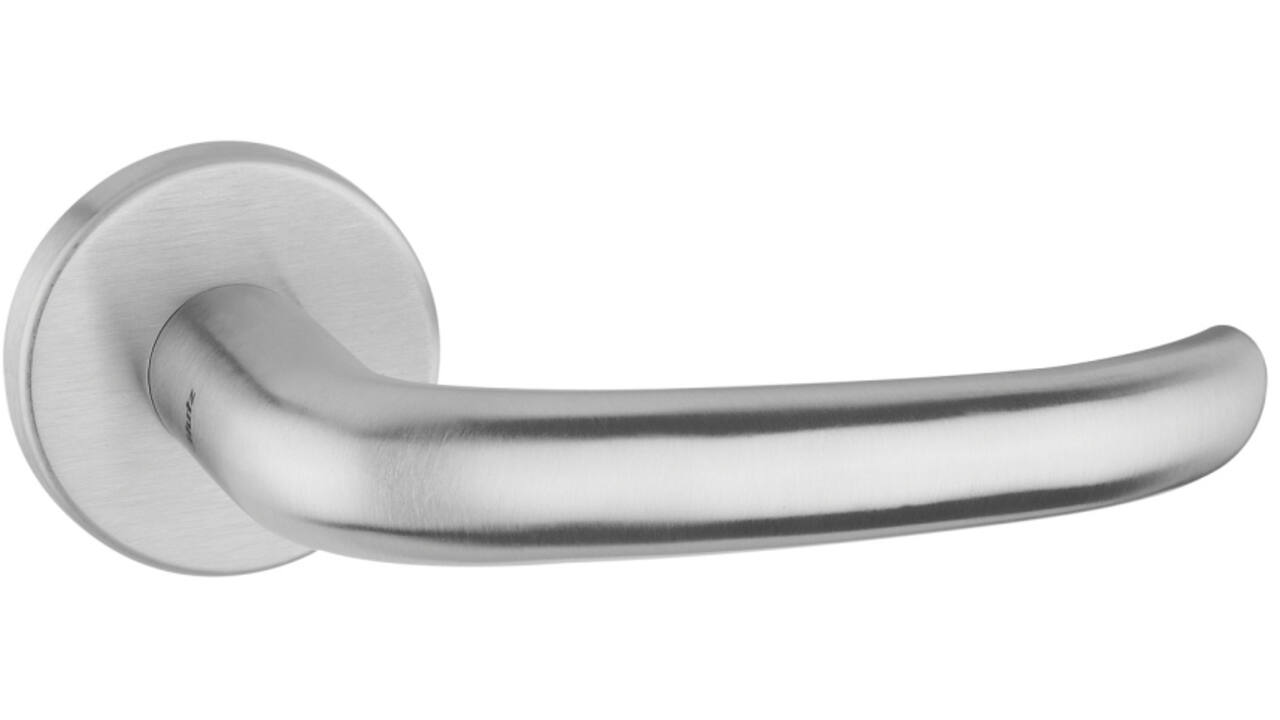 Deurkrukken sabelmodel massief roestvast staal 135x58mm Ø22mm, met krukstift 8x84mm geschikt voor deur- en beslagdikte van 44-69mm.