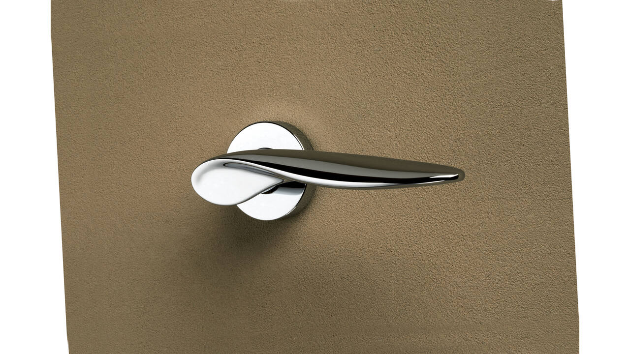Olivari deurkruk Wind + ronde geveerde rozet 51x5mm met nokken en doorgaande bevestiging Chroom