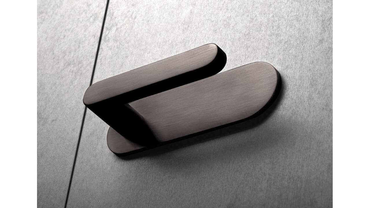 Olivari Deurkruk Link + ovaal geveerd schild 162x51mm met doorgaande bevestiging Antraciet mat titaan PVD
