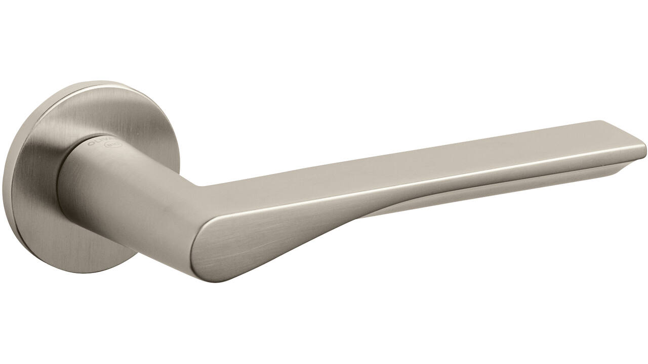 Olivari deurkruk Fin + ronde geveerde rozet 51x5mm met nokken en doorgaande bevestiging Nikkel mat titaan PVD