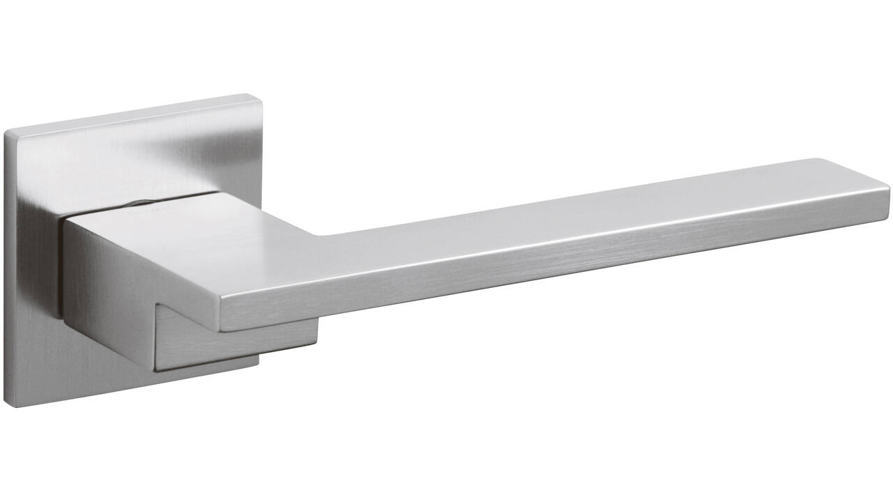 Olivari deurkruk Living + vierkant geveerde rozet 51x5mm met nokken en doorgaande bevestiging Chroom mat