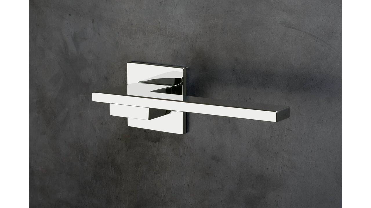 Olivari deurkruk Living + vierkant geveerde rozet 51x5mm met nokken en doorgaande bevestiging Chroom