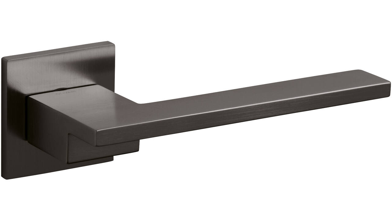 Olivari deurkruk Living + vierkant geveerde rozet 51x5mm met nokken en doorgaande bevestigingv Antraciet mat titaan PVD
