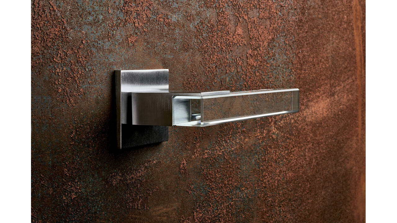 Olivari deurkruk Ice Cube + vierkant geveerde rozet 51x5mm met nokken en doorgaande bevestiging Chroom mat/transparant