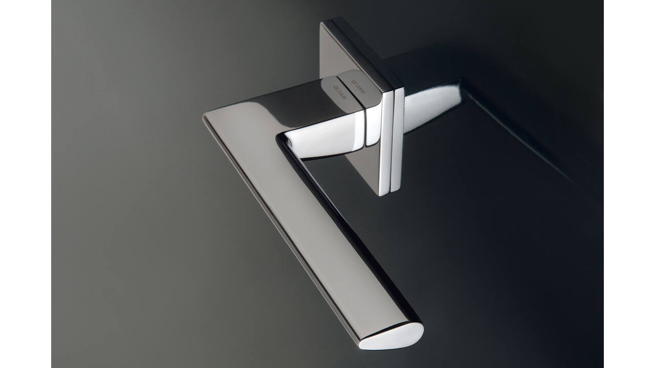 Olivari deurkruk Trend + vierkant geveerde rozet 51x5mm met nokken en doorgaande bevestiging Chroom