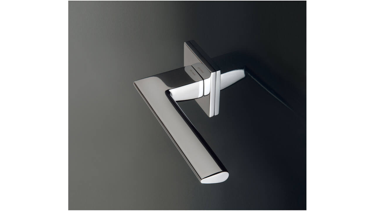 Olivari deurkruk Trend + vierkant geveerde rozet 51x5mm met nokken en doorgaande bevestiging Chroom