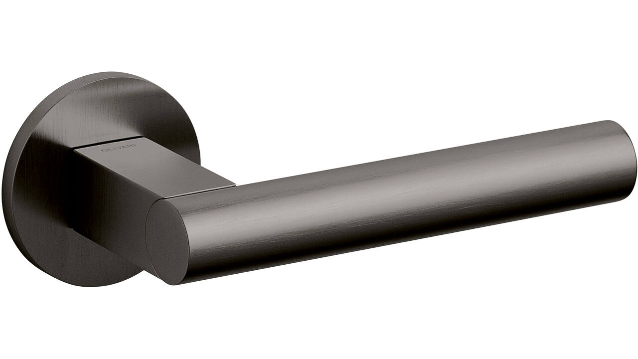 Olivari deurkruk Euclide + ronde geveerde rozet 51x5mm met nokken en doorgaande bevestiging Antraciet mat titaan PVD