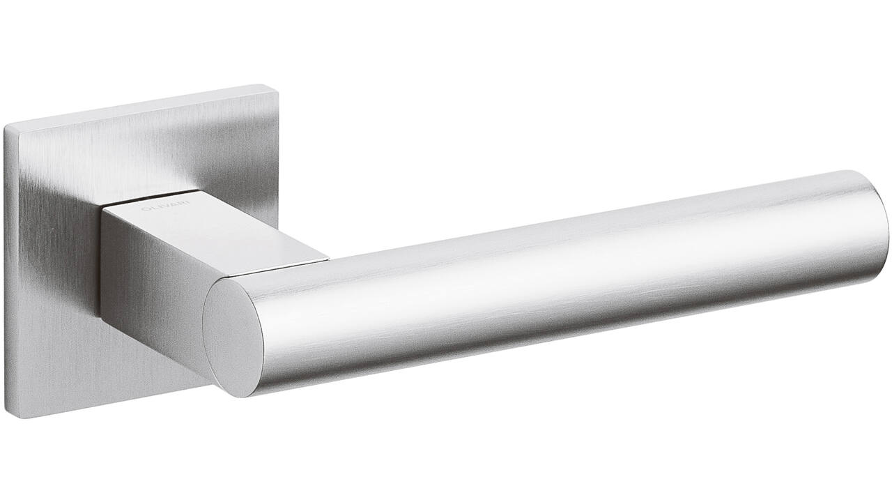 Olivari deurkruk Euclide Q + vierkant geveerde rozet 51x5mm met nokken en doorgaande bevestiging Chroom mat