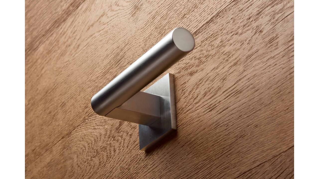 Olivari deurkruk Euclide Q + vierkant geveerde rozet 51x5mm met nokken en doorgaande bevestiging Chroom mat