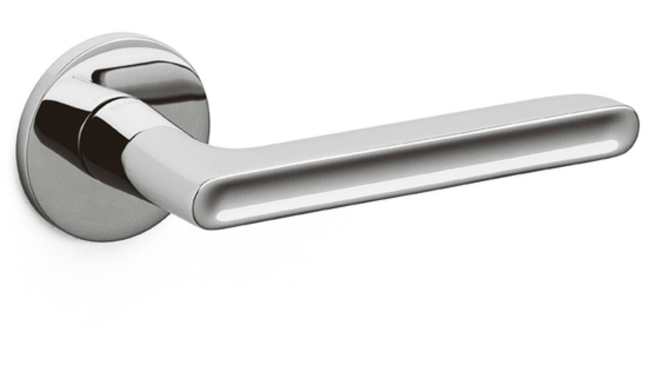 Olivari deurkruk Lucy + ronde geveerde rozet 51x5mm met nokken en doorgaande bevestiging Chroom