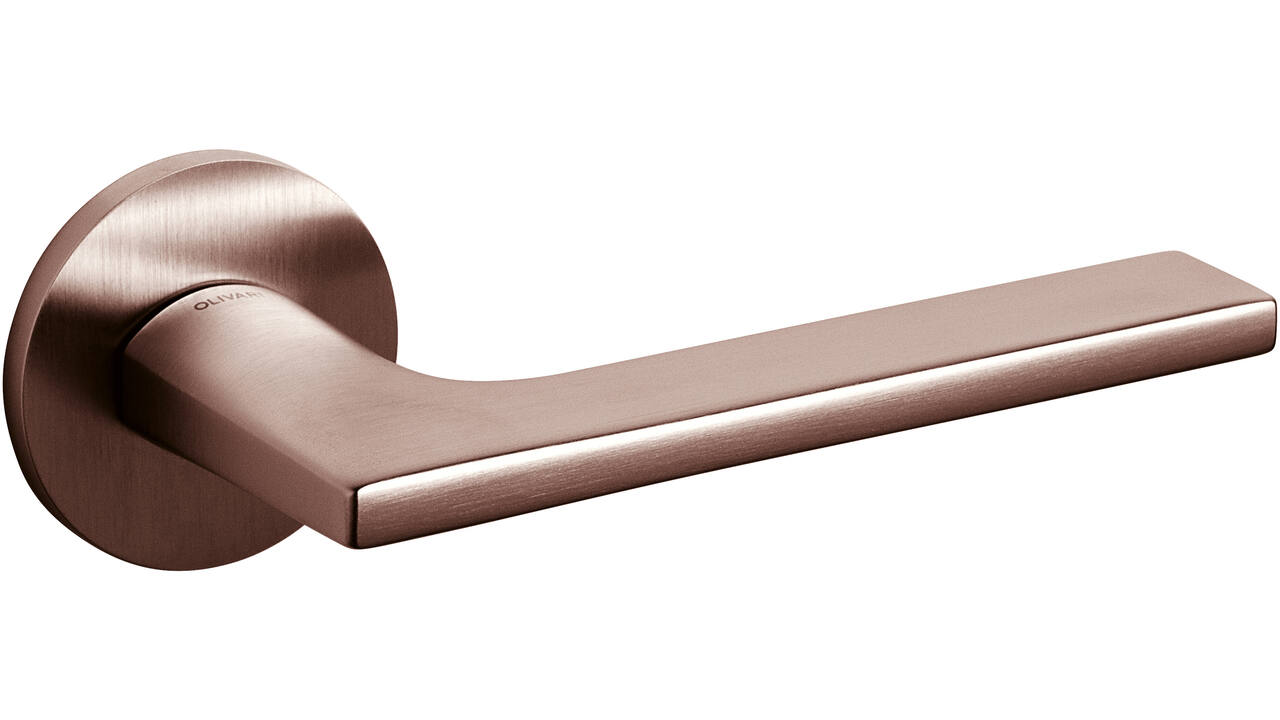 Olivari deurkruk Lotus + ronde geveerde rozet 51x5mm met nokken en doorgaande bevestiging Brons mat titaan PVD