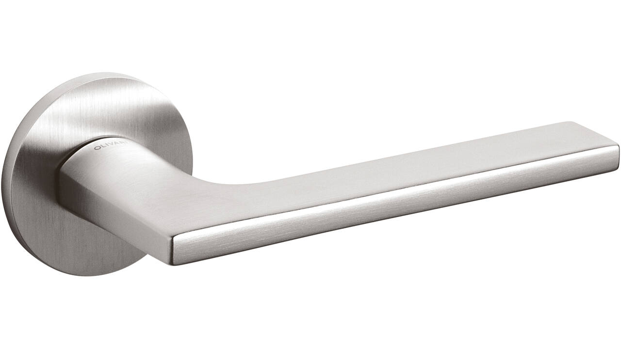 Olivari deurkruk Lotus + ronde geveerde rozet 51x5mm met nokken en doorgaande bevestiging RVS mat titaan PVD