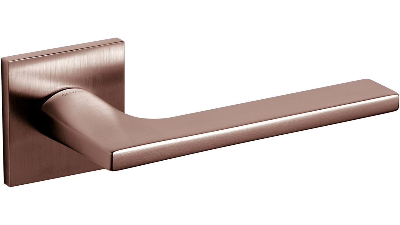Olivari deurkruk Lotus Q + vierkant geveerde rozet 51x5mm met nokken en doorgaande bevestiging Brons mat titaan PVD