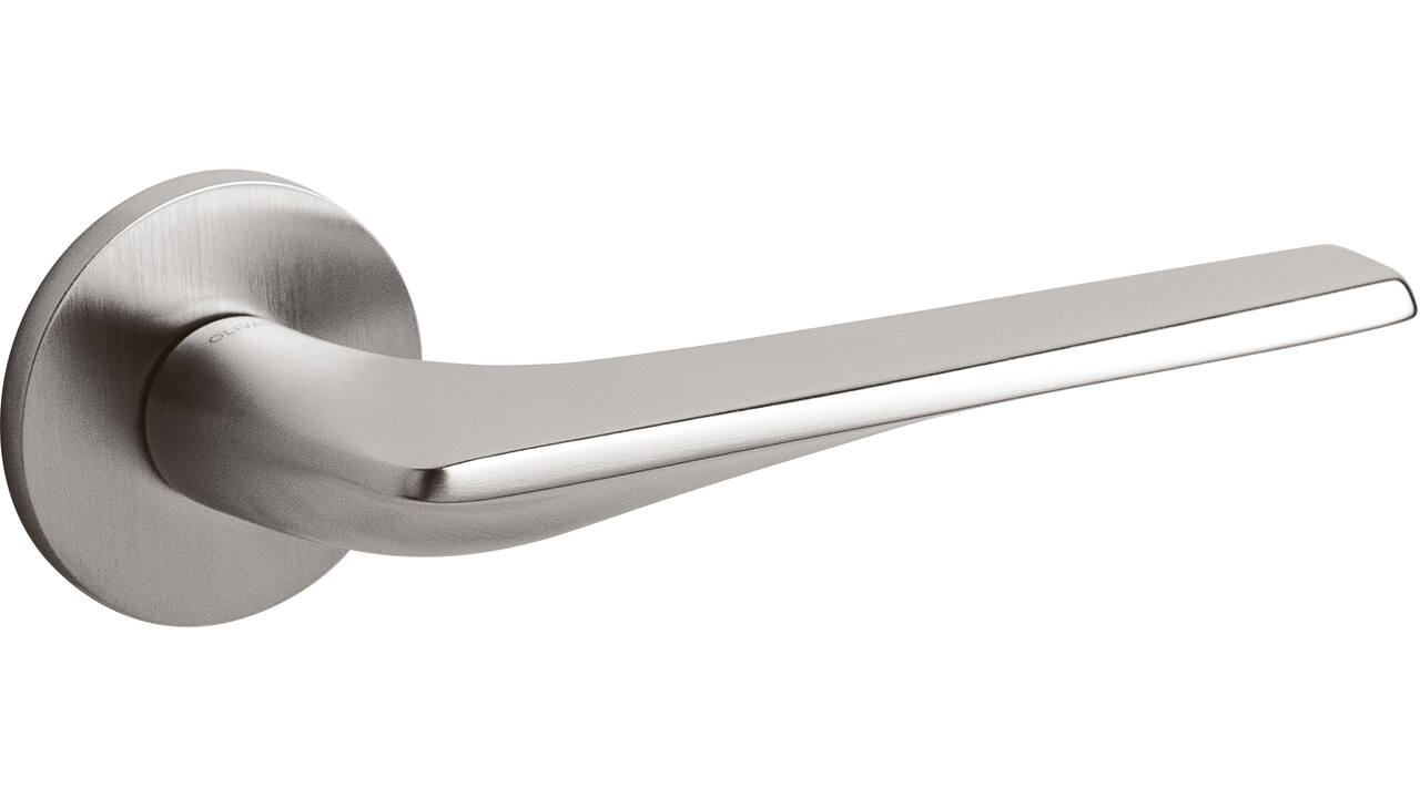 Olivari deurkruk Twist + ronde geveerde rozet 51x5mm met nokken en doorgaande bevestiging RVS mat titaan PVD