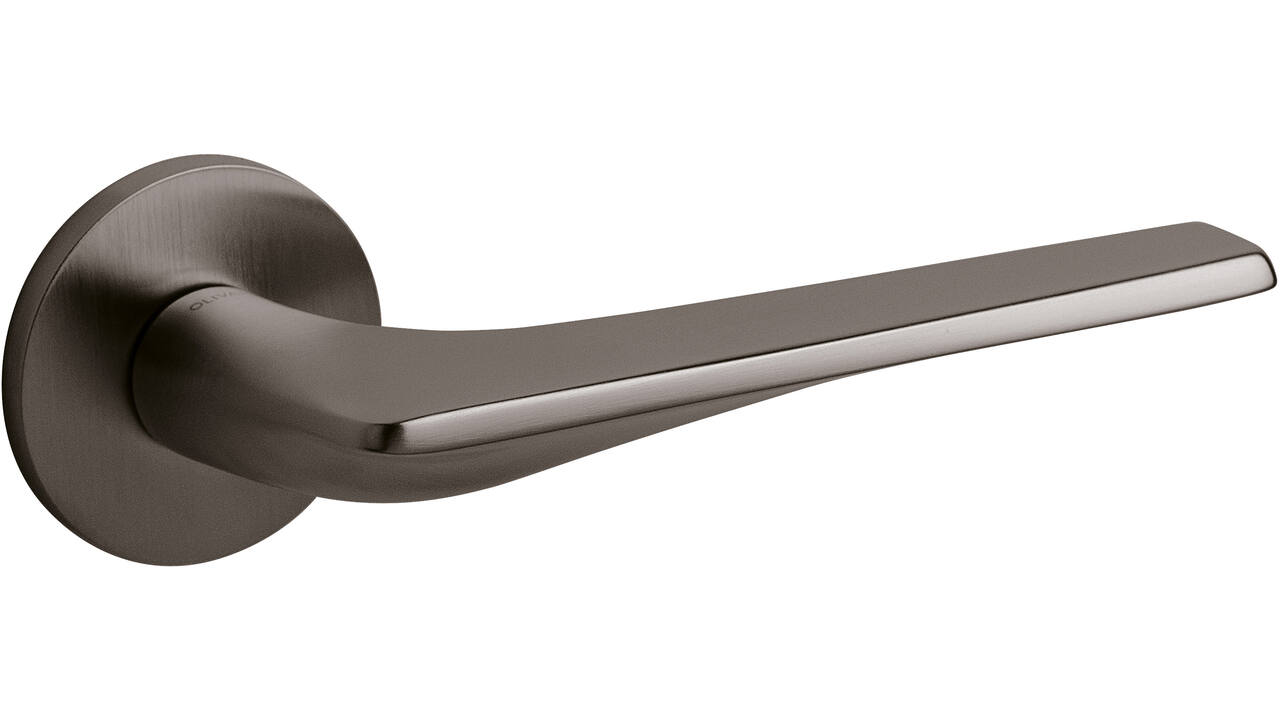 Olivari deurkruk Twist + ronde geveerde rozet 51x5mm met nokken en doorgaande bevestiging Antraciet mat titaan PVD