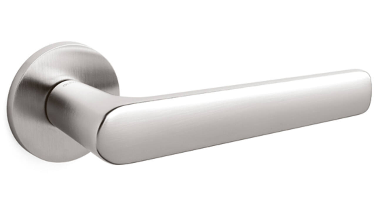 Olivari deurkruk Lugano + ronde geveerde rozet 51x5mm met nokken en doorgaande bevestiging RVS mat titaan PVD