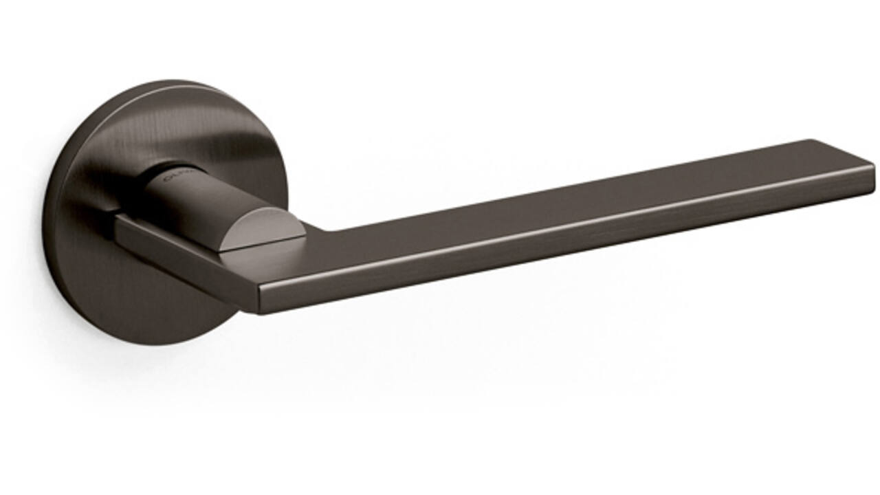 Olivari gatdeel rechtswijzend Open + ronde geveerde rozet 51x5mm met nokken en doorgaande bevestiging Antraciet mat titaan PVD