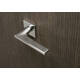 Olivari deurkruk Lotus Q + vierkant geveerde rozet 51x5mm met nokken en doorgaande bevestiging Chroom