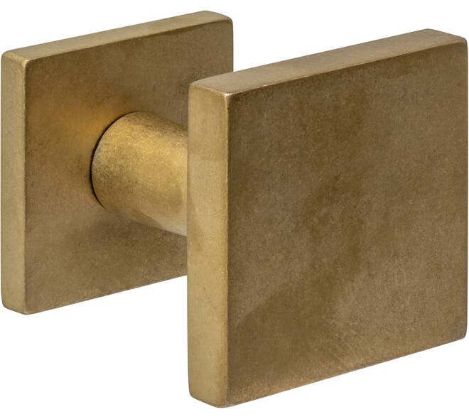 Voordeurknop vierkant 64x64mm op achterplaat 54x54mm verkropt éénzijdige montage PVD messing getrommeld