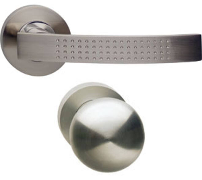 Knop/kruk garnituur rechts William op rozet verdekt ø52x10mm met nokken en cilinderrozetten chroom/nikkel mat