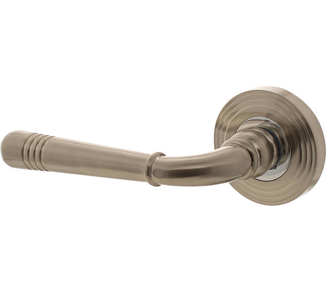 Gatdeel links Helena op rozet verdekt met rillen ø55x10mm met nokken chroom/nikkel mat