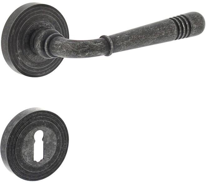 Deurkruk Helena op rozet verdekt met rillen ø55x10mm met nokken en sleutelrozetten oud grijs