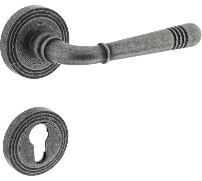Deurkruk Helena op rozet verdekt met rillen ø55x10mm met nokken en cilinderrozetten oud grijs