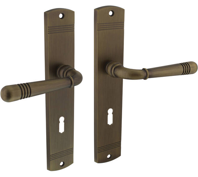 Deurkruk Helena op schild afgerond 235x45mm sleutelgat 72mm gebruineerd