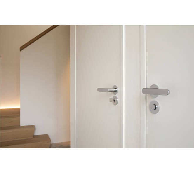 Olivari sleutelrozet rond 51x5mm met nokken en doorgaande bevestiging Chroom mat