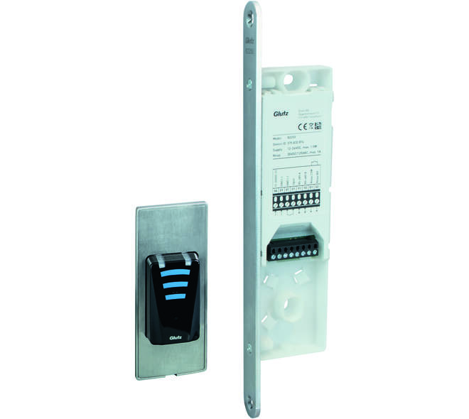 E-lezer RVS RFID voor inbouw  in smal profiel stalen kozijn,met losse elektronica voor inbouw met een voorplaat van 24x230mm. Buitenmaat lezer 38 x 100 x 3,5 (BxHxD) en kast v.d. elektronica 45 x 163 x 16,5 mm (BxHxD)