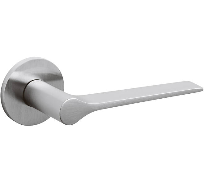 Olivari deurkruk Lama L + ronde geveerde rozet 51x5mm met nokken en doorgaande bevestiging Chroom mat