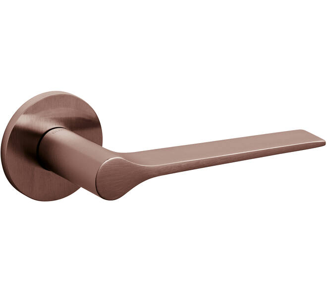 Olivari deurkruk Lama L + ronde geveerde rozet 51x5mm met nokken en doorgaande bevestiging Brons mat titaan PVD