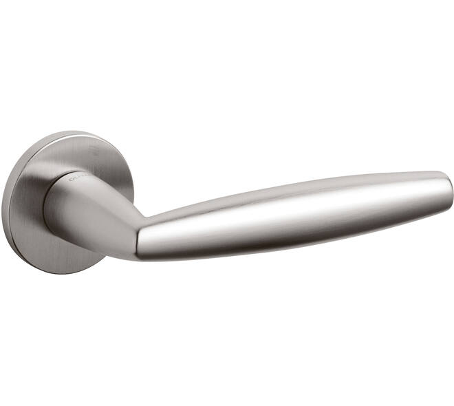 Olivari deurkruk Aurelia + ronde geveerde rozet 51x5mm met nokken en doorgaande bevestiging RVS mat titaan PVD