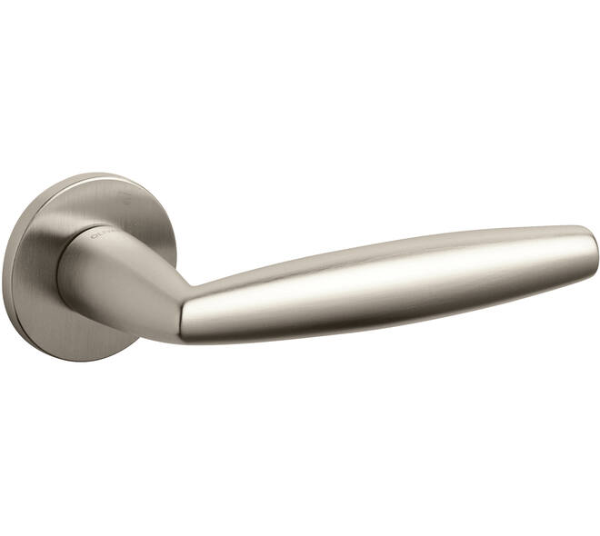 Olivari deurkruk Aurelia + ronde geveerde rozet 51x5mm met nokken en doorgaande bevestiging Nikkel mat titaan PVD