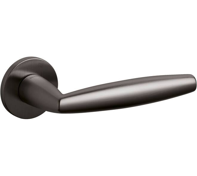 Olivari deurkruk Aurelia + ronde geveerde rozet 51x5mm met nokken en doorgaande bevestiging Antraciet mat titaan PVD